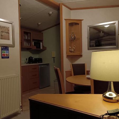Lovely 3 Bedroom 8 Berth Caravan In Rhyl Exterior foto