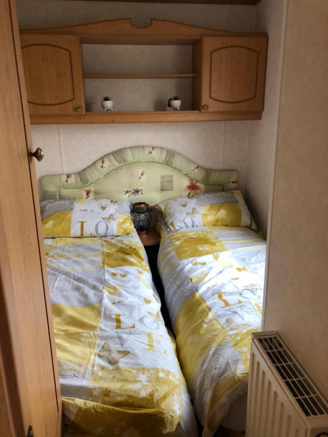 Lovely 3 Bedroom 8 Berth Caravan In Rhyl Exterior foto